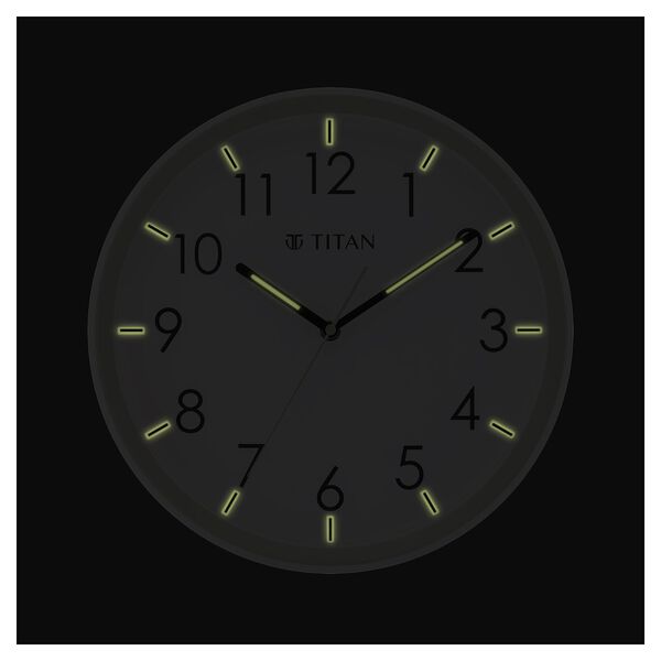Titan 32.5 cm White-Lume Wall Clock: Stylish Nighttime Illumination - image number 2