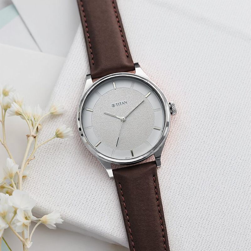 Titan Men's Classic Watch: Gradient Dial & Sleek Markings with Leather Strap