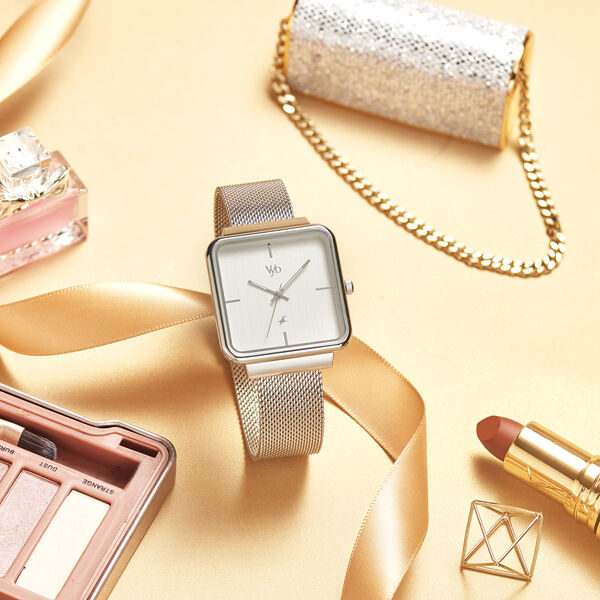 Buy Online Fastrack Vyb Minimalist Quartz Analog Silver Dial