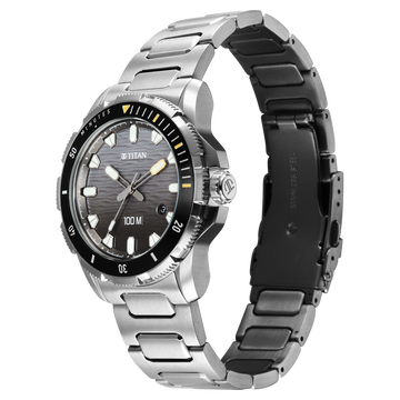 Titan Zero Hour Diver's 100m Analog with Black Dial Silver Stainless Steel Strap Watch for Men