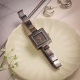 Vyb Successor By Fastrack Quartz Analog White Dial Metal Strap Watch For Girls