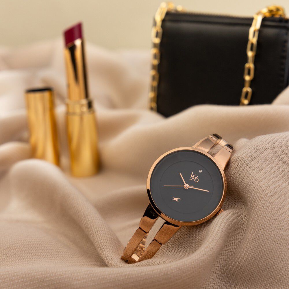 Best watch for girl under 2000 shop
