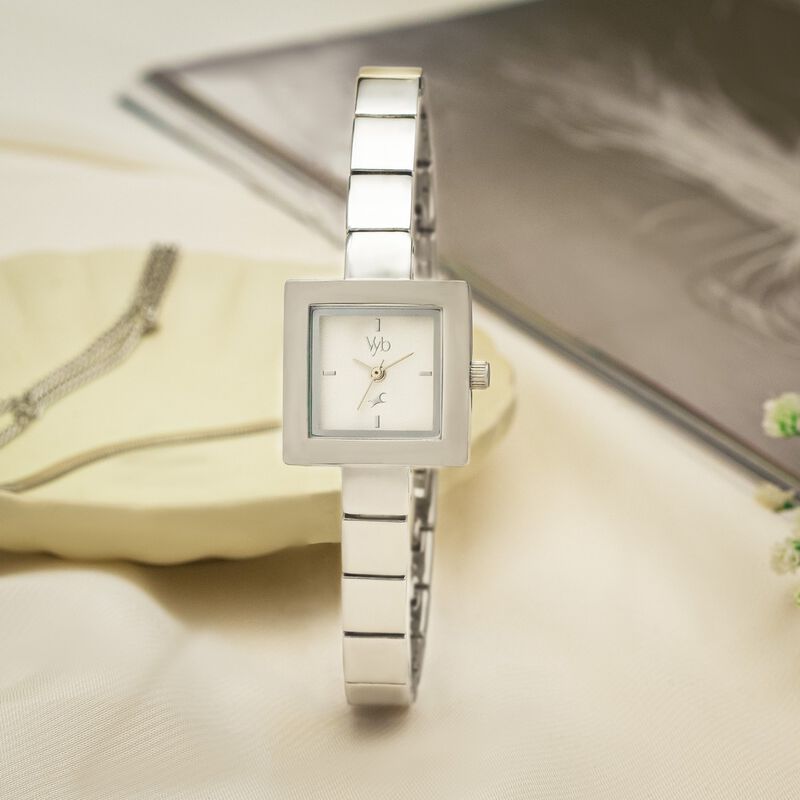 Vyb Successor By Fastrack Quartz Analog White Dial Metal Strap Watch For Girls