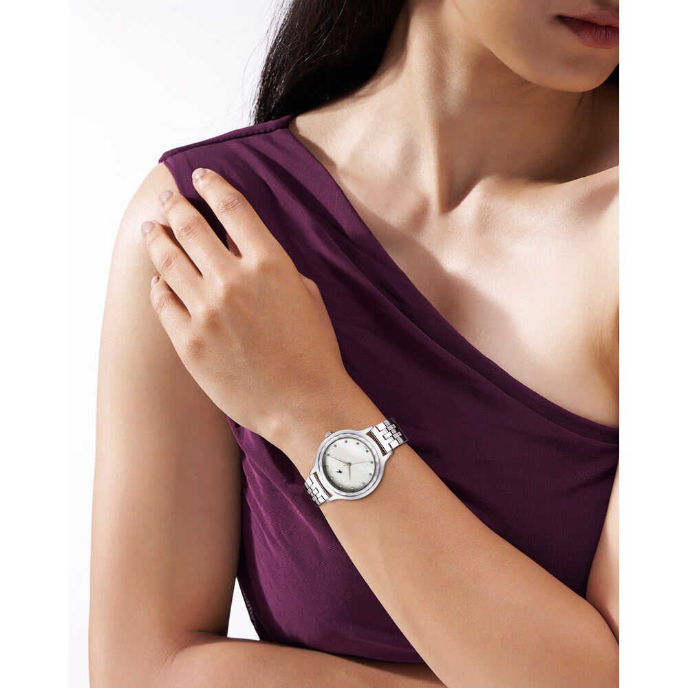 Buy Online Fastrack Stunners X Quartz Analog Ivory Dial Stainless