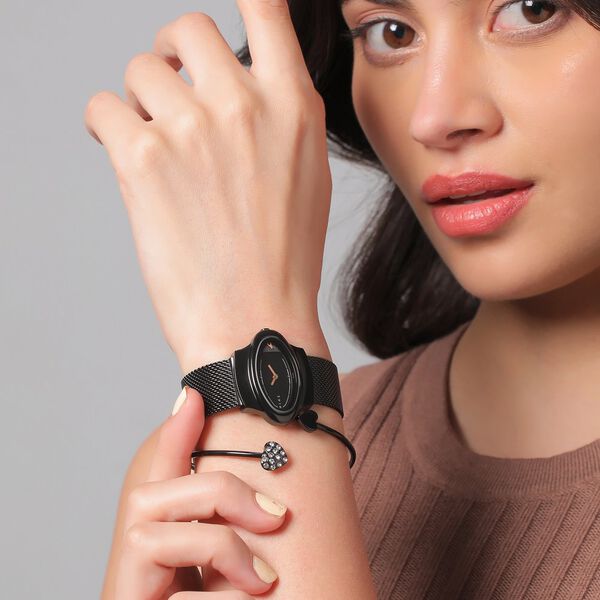 Fastrack Pulse Quartz Analog Black Dial Black Stainless Steel Strap Oval Shaped Watch For Girls - image number 2