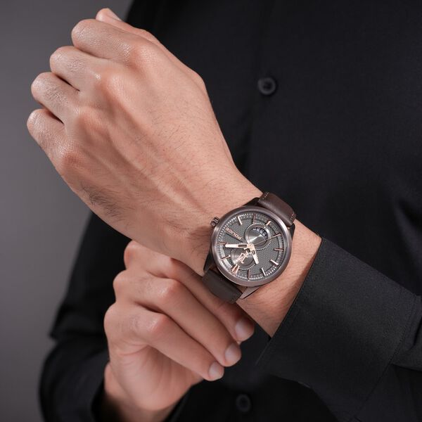 Police Quartz Analog Grey Dial Brown Leather Strap Watch For Men - image number 4