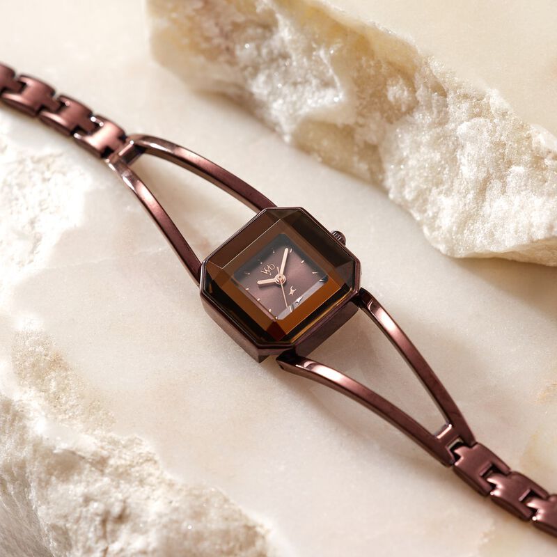 Fastrack Vyb Striker Quartz Analog Brown Dial Brown Metal Strap Watch For Girls