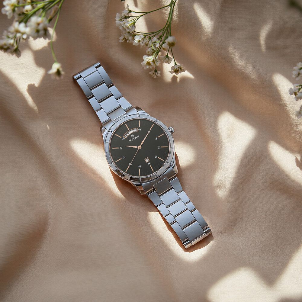 Buy Online Titan Workwear Black Dial Analog with Day and Date