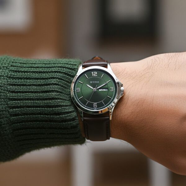 Buy Online Titan Neo Arabic Analog with Day Date Green Dial Brown ...