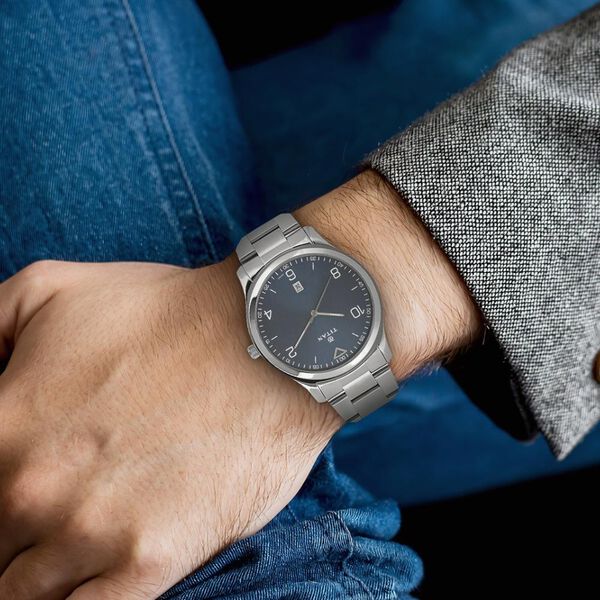 Titan Workwear Blue Dial Analog with Date Stainless Steel Strap watch for Men - image number 4