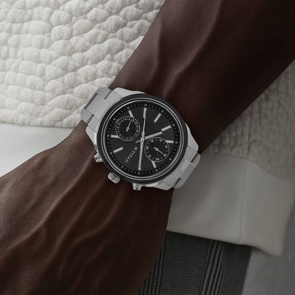 Titan Men's Metropolitan Luxe: Multifunction dark grey Dial with Two-Tone Stainless Steel Bracelet Watch - image number 4