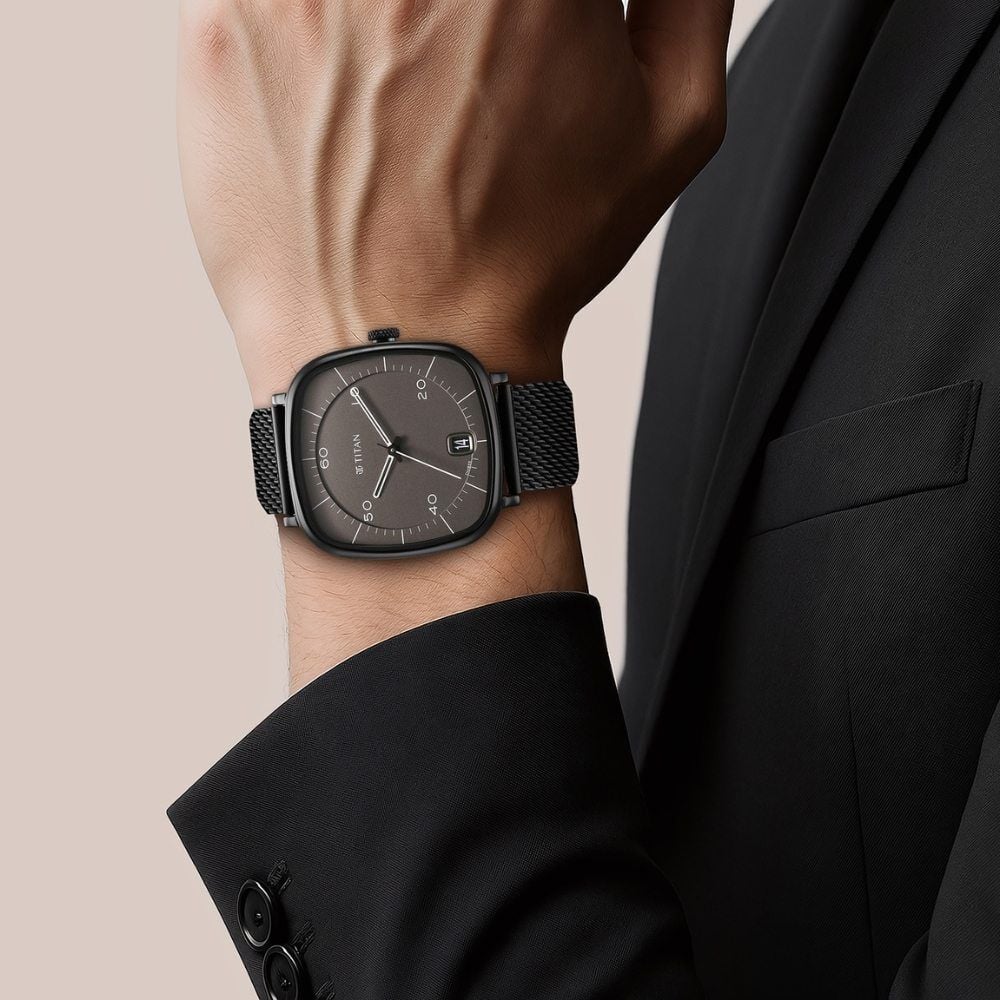 マンネリ Buy Online Titan Neo Curve Quartz Analog with Date Anthracite Dial