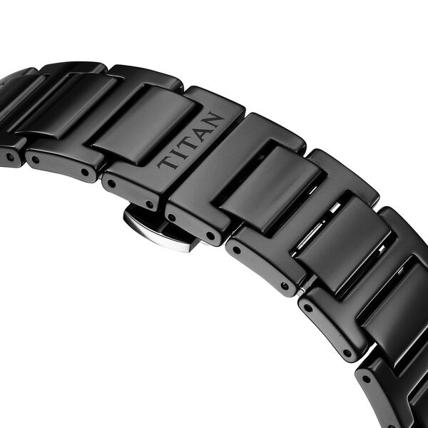 Titan Edge Ceramic Quartz in Rich Black Dial Watch for Men - image number 4