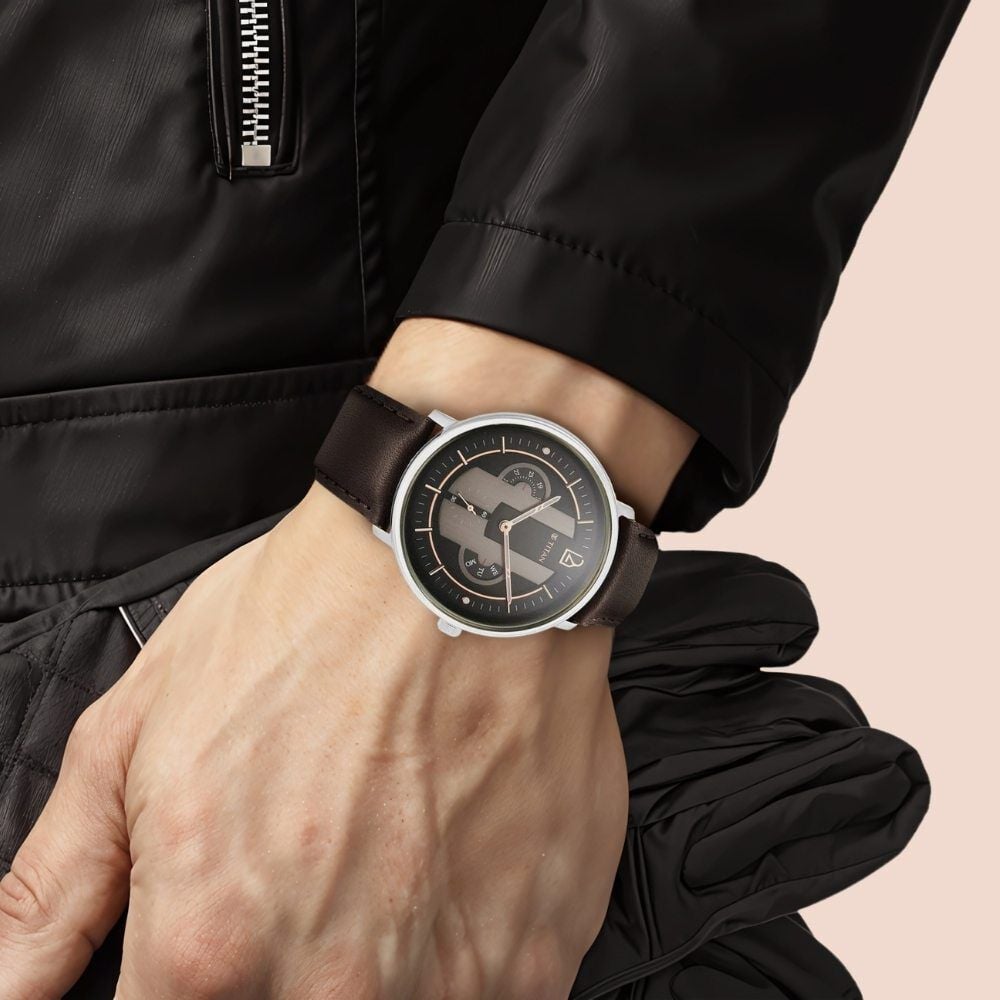 Buy Online Titan Quartet Black Dial Quartz Multifunction Leather