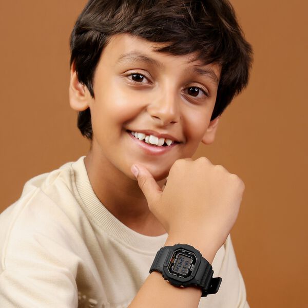 Zoop Digital Watch with LCD Dial And Black Strap for Boys Kids, from House of Titan - image number 7