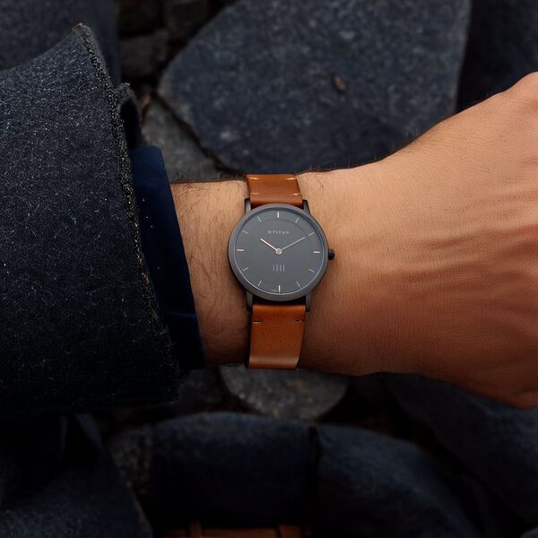 Titan Quartz Analog Black Dial Leather Strap Watch for Men - image number 3