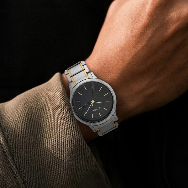 Titan Quartz Analog with Day and Date Black Dial Metal Strap Watch for Men - image number 5