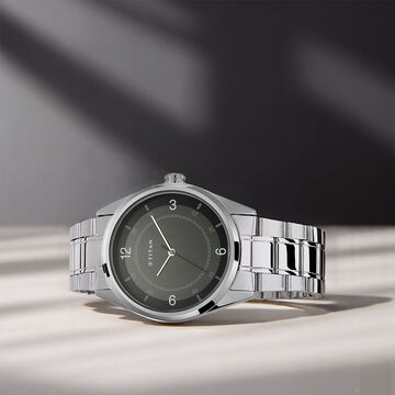 Titan Men's Eleganza Lumina Blue: Luminous Dial Watch with Sophisticated Link Metal Strap