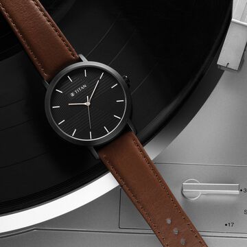 Titan Memento Black Dial Analog Leather Strap watch for Men