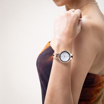 Vyb Halo By Fastrack Quartz Analog White Dial Metal Strap Watch For Girls