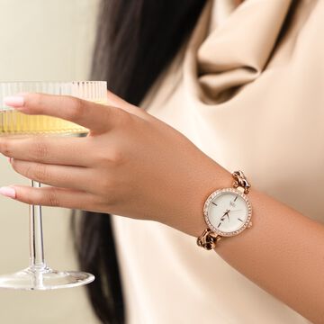 Fastrack Vyb Showstopper Quartz Analog Mother Of Pearl Dial Metal Strap Watch for Girls