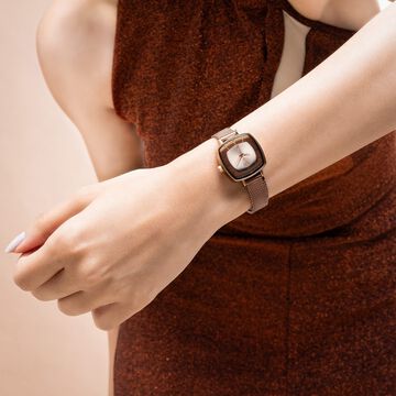 Vyb Seeker By Fastrack Quartz Analog Brown Dial Metal Strap Watch For Girls