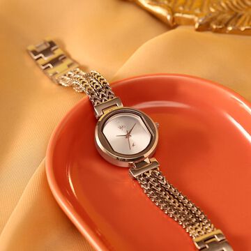Vyb Seeker By Fastrack Quartz Analog Silver Dial Rose Gold Metal Strap Watch For Girls
