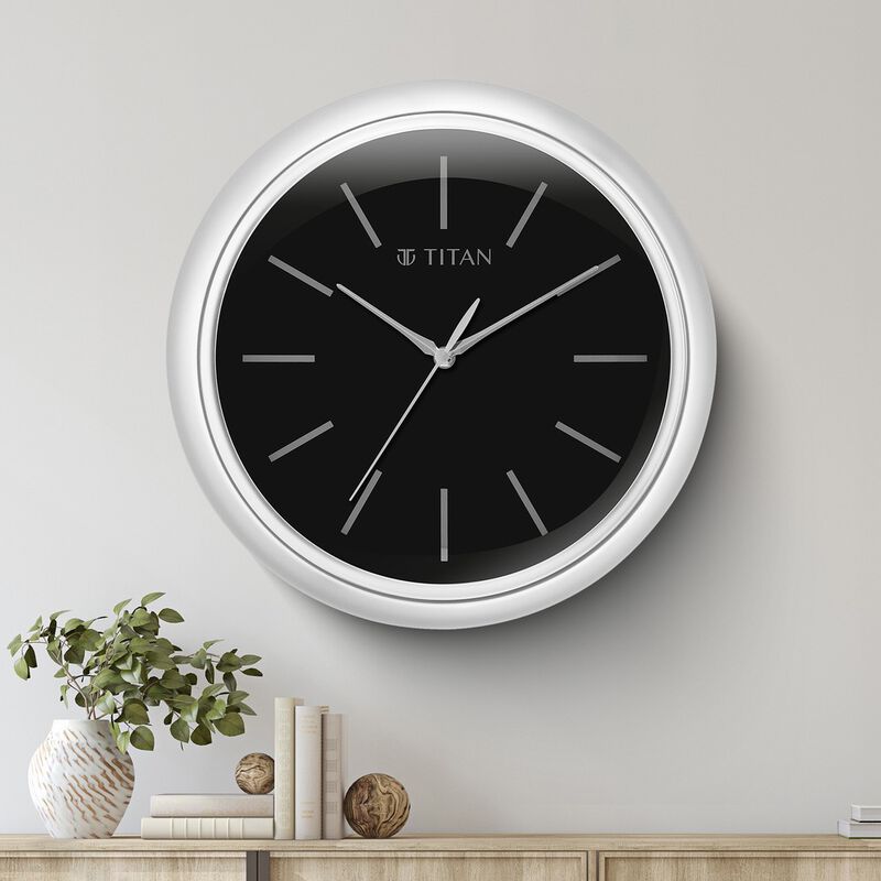 Titan Classic Balck Colour Wall Clock with Silent Sweep 34 x 34 (Medium)
