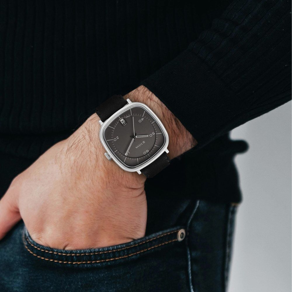 Buy Online Titan Neo Curve Quartz Analog with Date Anthracite Dial