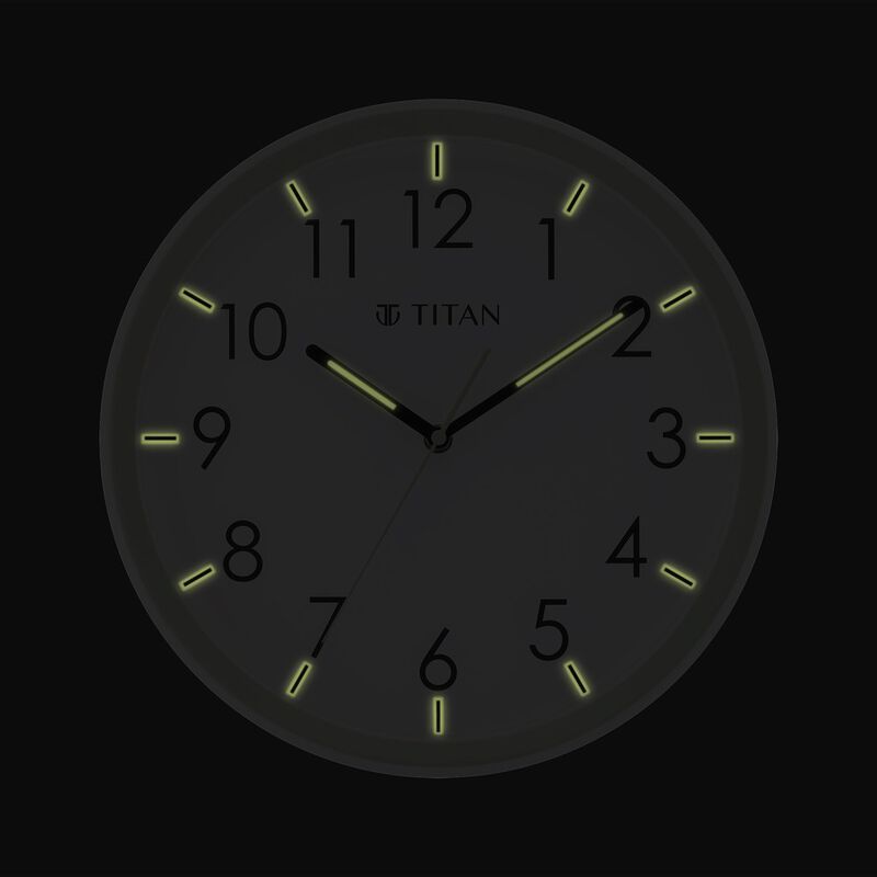 Titan 32.5 cm White-Lume Wall Clock: Stylish Nighttime Illumination - image number 2
