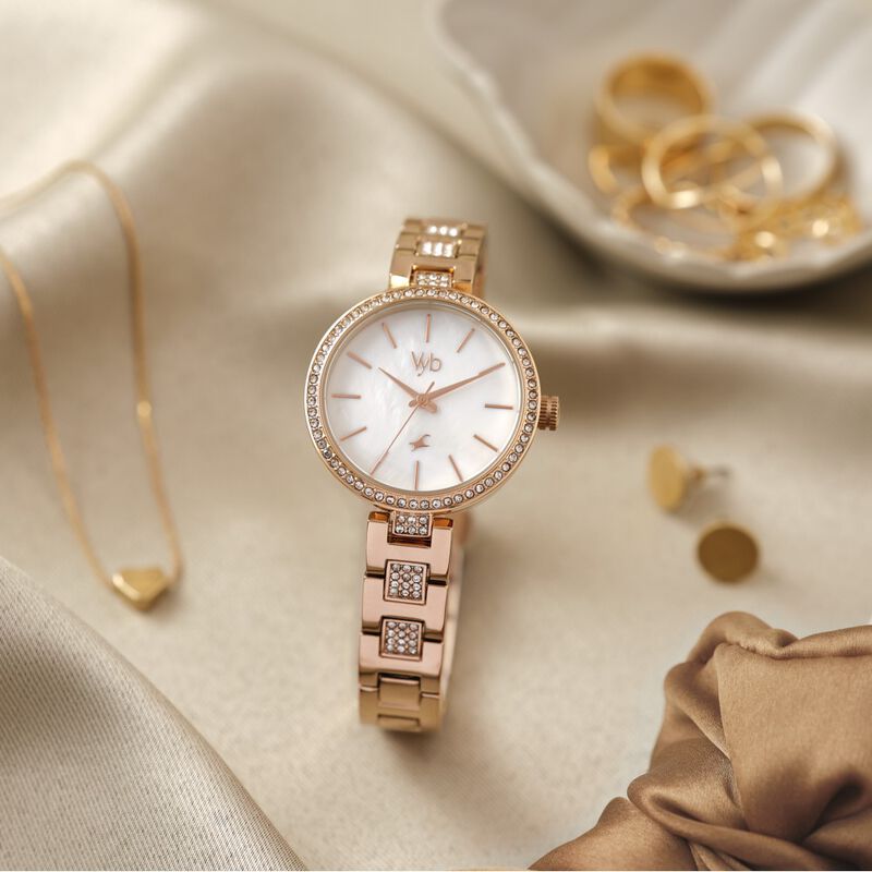 Fastrack Vyb Diva Quartz Analog Mother of Pearl Dial Rose Gold Metal Strap Watch For Girls