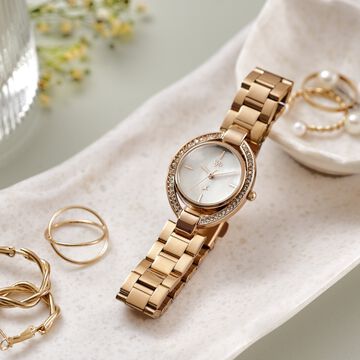 Fastrack Vyb Celeste Quartz Analog Mother of Pearl Dial Rose Gold Metal Strap Watch For Girls