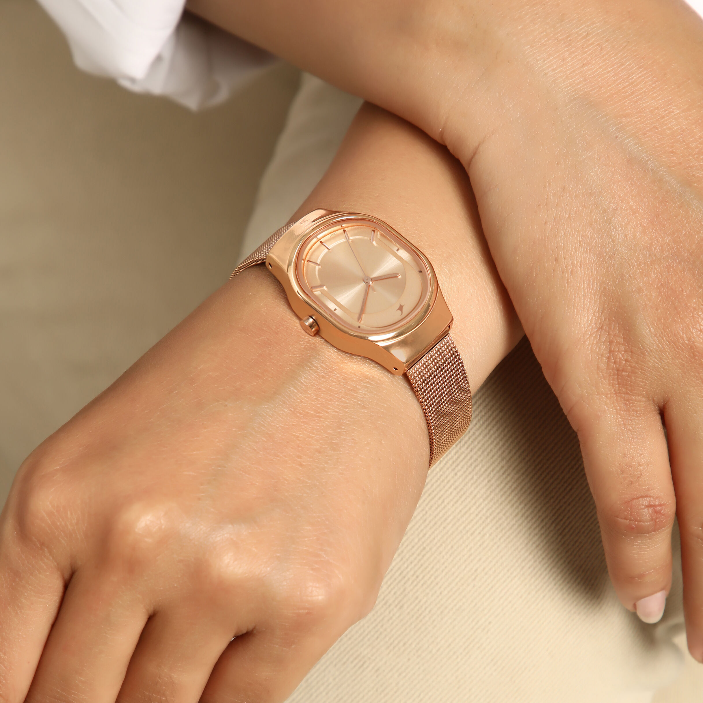 Buy Online Fastrack Snob X Rose Gold Dial Stainless Steel Strap Watch for Girls ns6283wm01 Titan