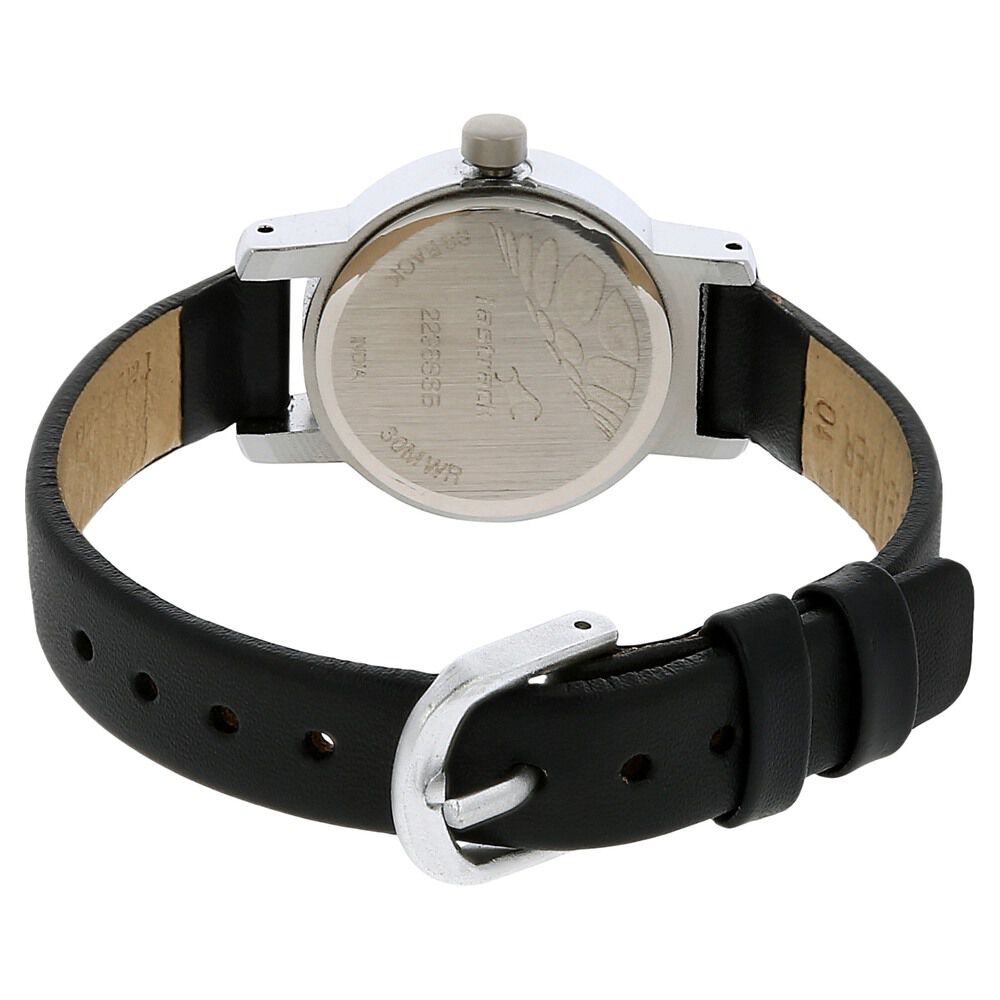 Buy Online Fastrack Quartz Analog Silver Dial Leather Strap Watch for ...