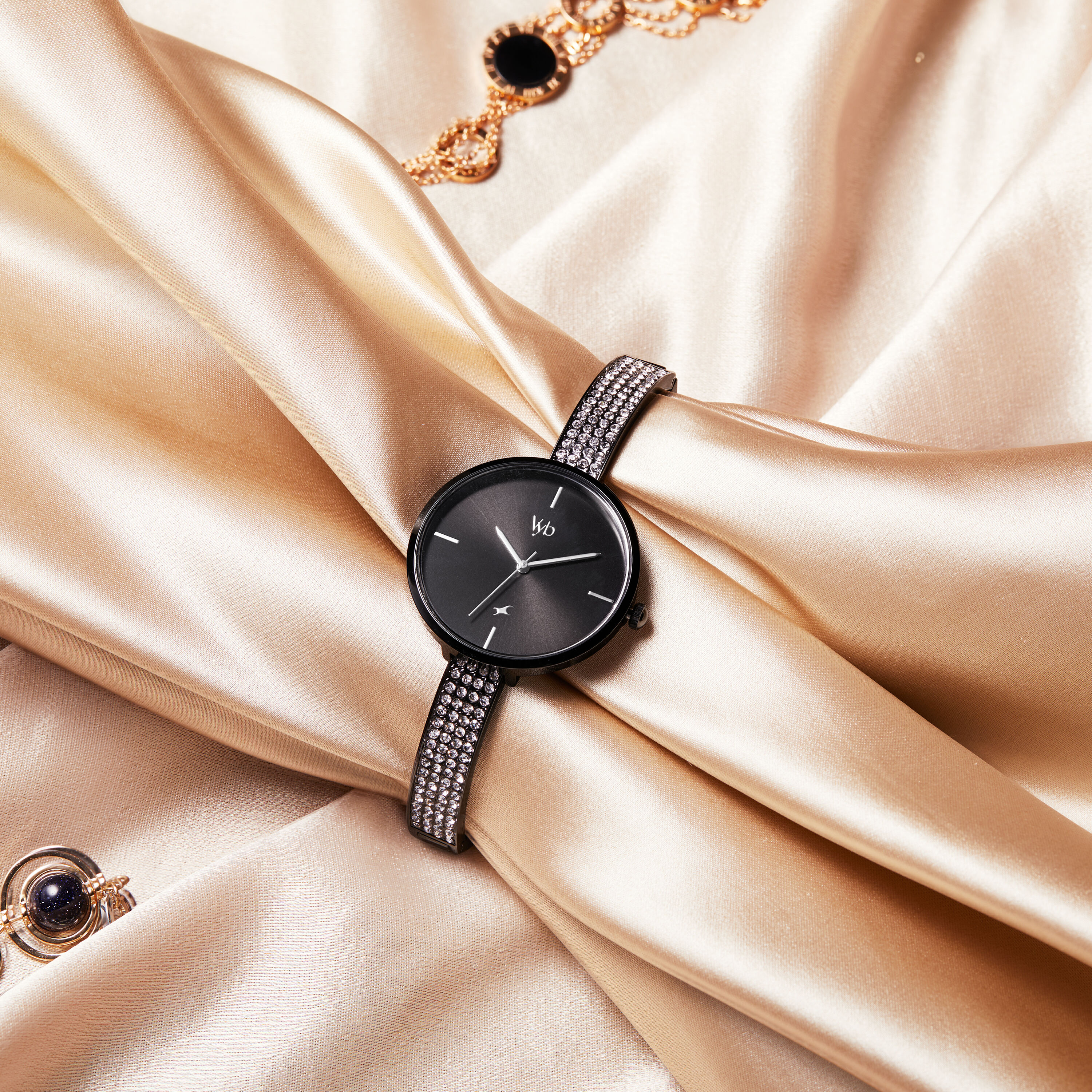 Buy Online Fastrack Vyb Starlet Quartz Analog Black Dial Metal Strap ...