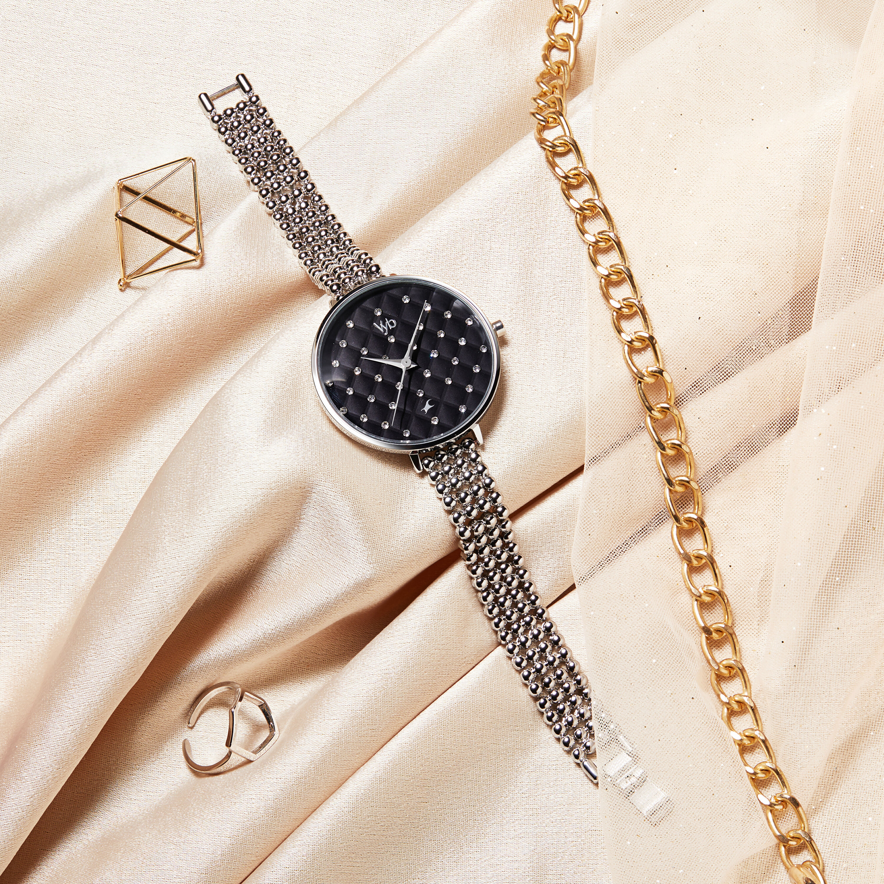 Buy Online Fastrack Vyb Iconique Quartz Analog Black Dial Metal Strap ...