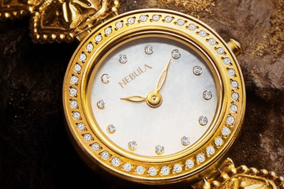 Luxurious Gold Watches Perfect for Dhanteras Gifting 