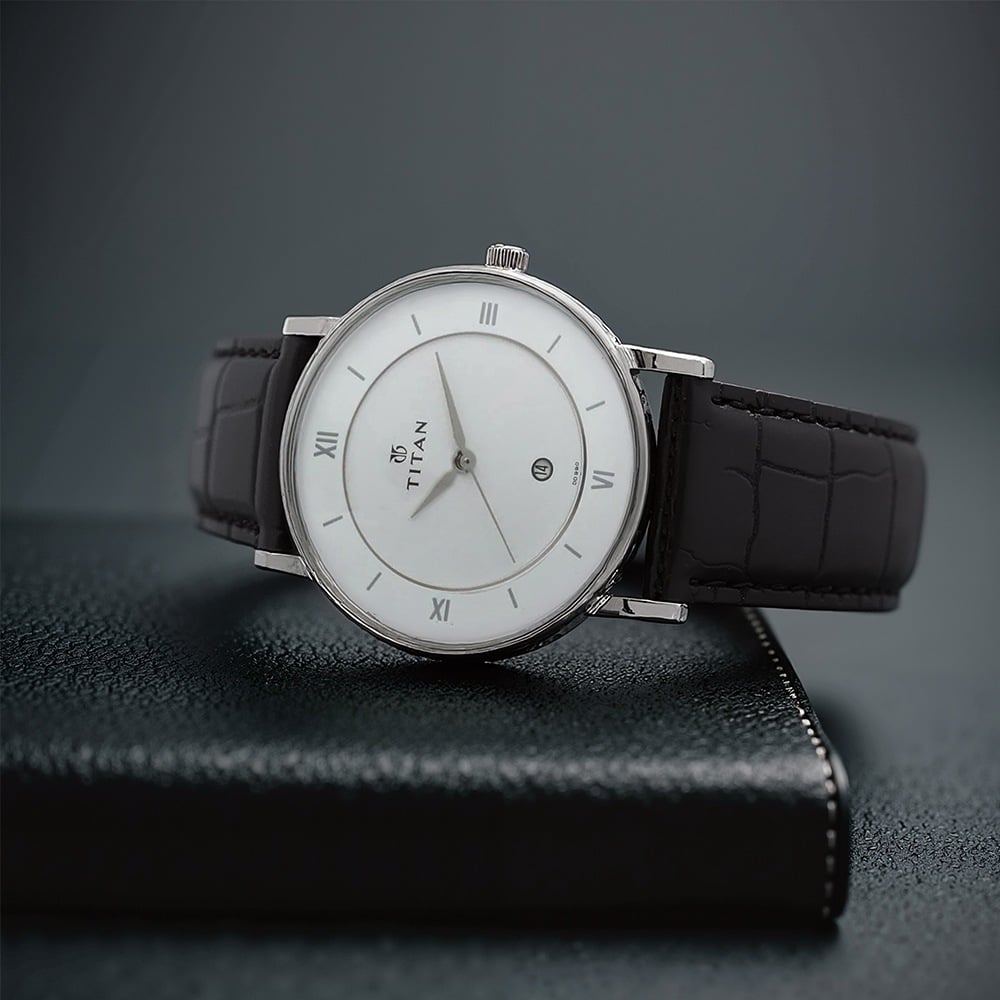 ちぃ　0808 Buy Online Titan Classic White Dial Analog with Date Leather Strap