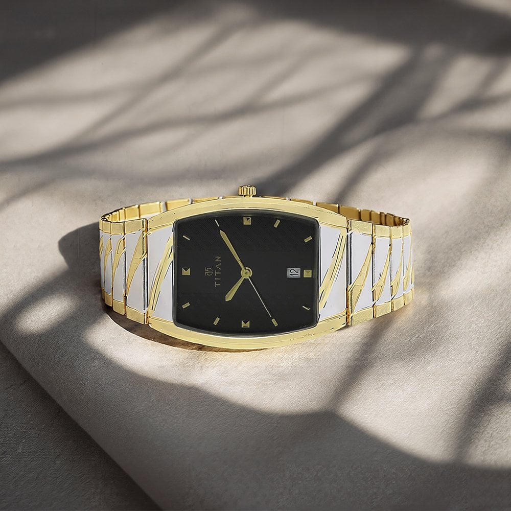 Buy Online Titan Quartz Analog with Date Black Dial Stainless